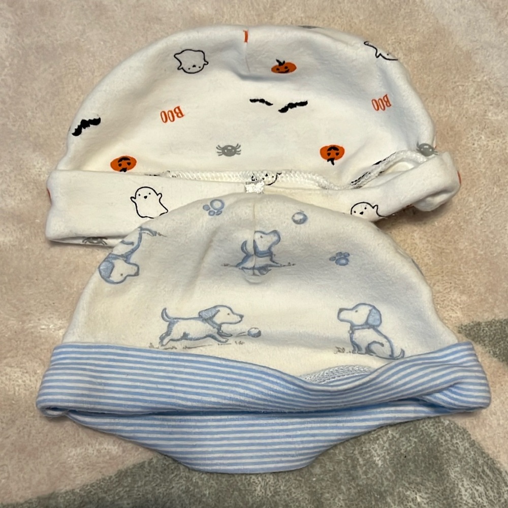3 for $9 
NWOT Set of 2 baby hats, never worn. Size 3M